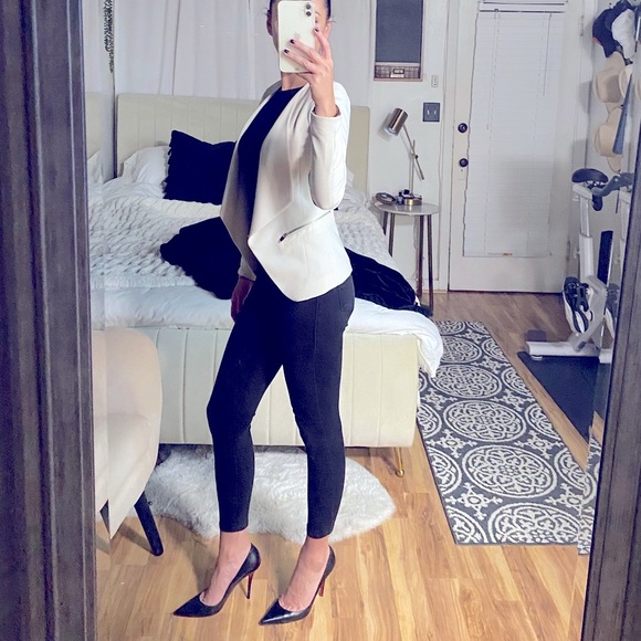 Gorgeous fitted blazer | light cream/white | h & m | size s 4 - Picture 2 of 2